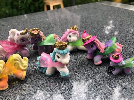 Konicci filly s plastem a 2 s kouzelným kloboukem, 