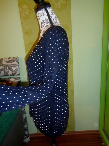 Krásný tmavomodrý svetr s bílými puntíky, orsay,l