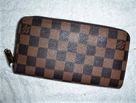 Větší peněženka lv,