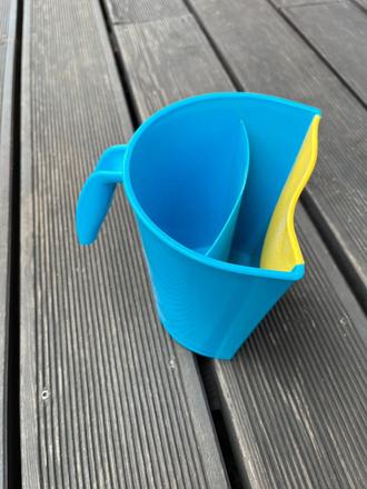 Nádobka na sníváni vlasů, 