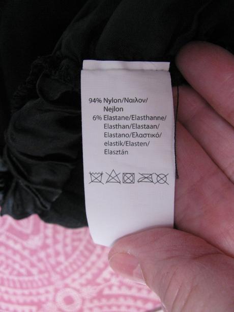 Černá tylová mini sukně, 152