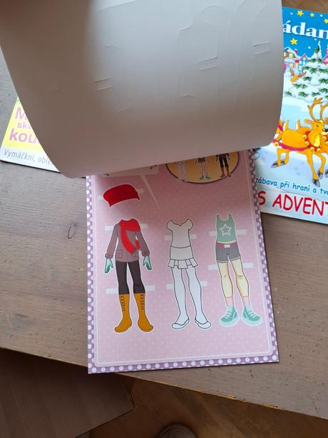 Papírové panenky/ oblékání, skládanky, 