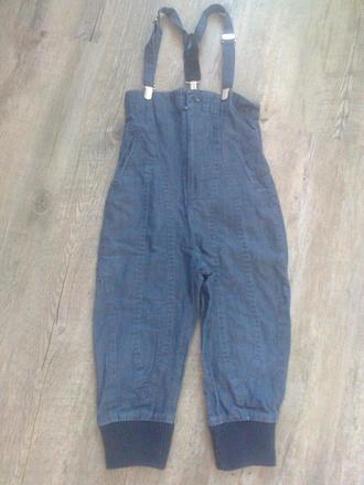 Kalhoty s vysokým pasem a kšandami, 86