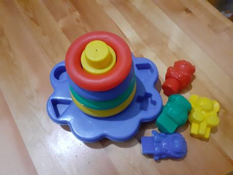 Vkládačka + pyramida s kroužky,