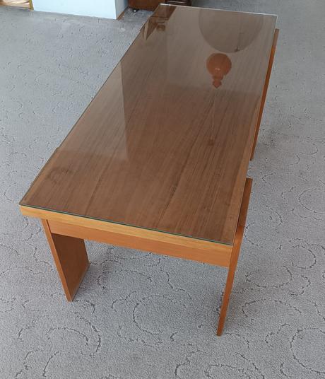 Velký konferenční stolek.,