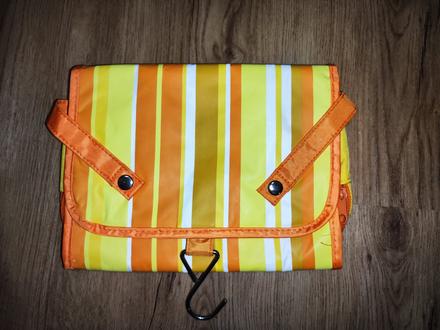 Závěsná kosmetická taštička avon, 