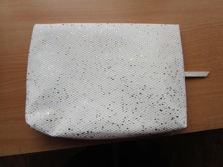 Velmi pěkná šikovná větší kosmetická taštička, 