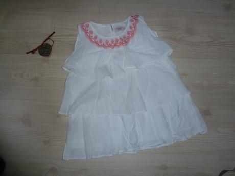 Halenka s vrstvenými volány a výšivkou,, 152