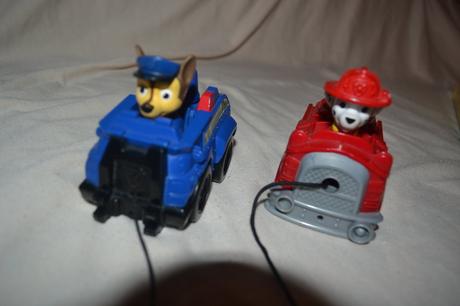 2x vozidlo patroly a figurkami, 