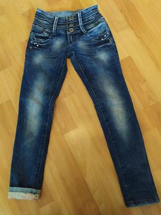 Džíny, 128