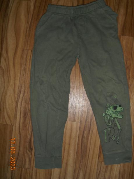 Chlapecké tepláky, 110