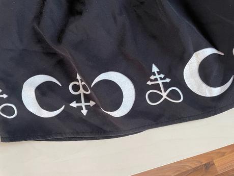 Ghotic/witch krátká sukně, vel m i méně, vada naže, m