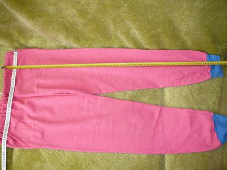 Dívčí tepláky, 158