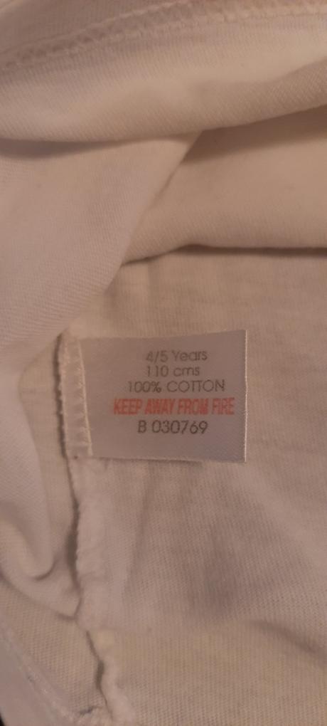 Chlapecká tílka vel. cca 110, cena za obě 30,-, 110