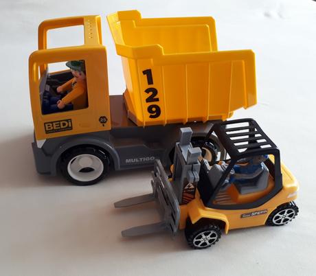 Nákladní auto/sklápěčka a vysokozdvižný vozík,