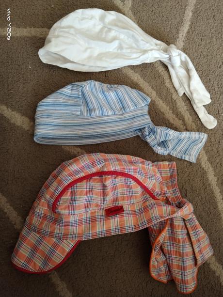 2 oboustranné kloboučky, 80