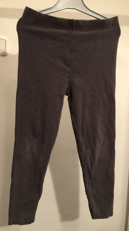 Šedé kratší legíny, 128