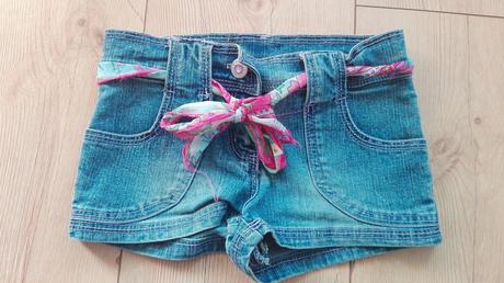 Kraťasy, girl2girl,98