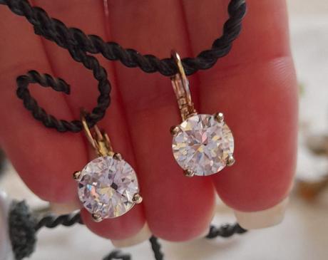 Krásné kamínkové náušnice, 