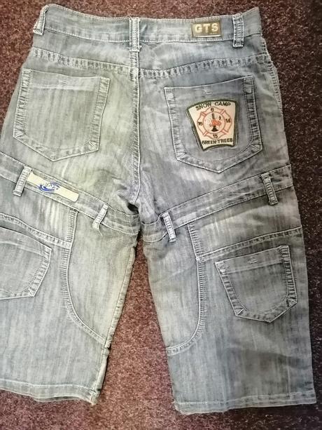 Kraťasy, green trees,30