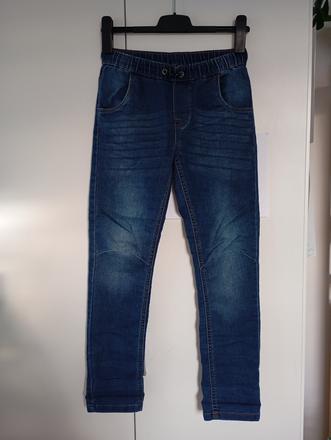 Krásné tmavě modré chlapecké džíny, kik,146