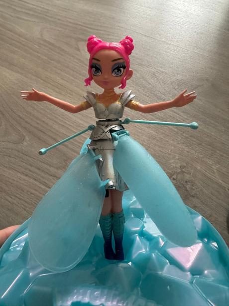 Hatchimals lítající víla,