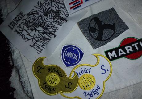 Celkem 13 výšivek (vhodné jako nášivky-záplaty), 
