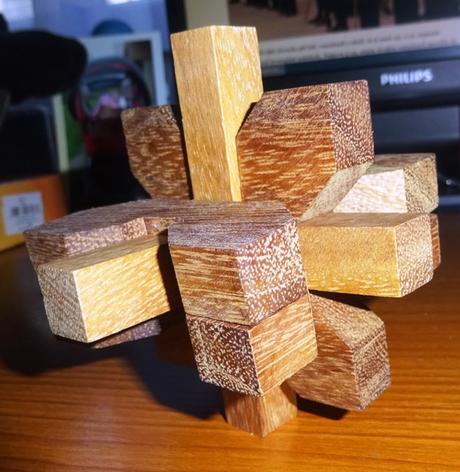 Dřevěný hlavolam hvězda,