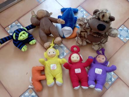 Hračky - cena za vše,