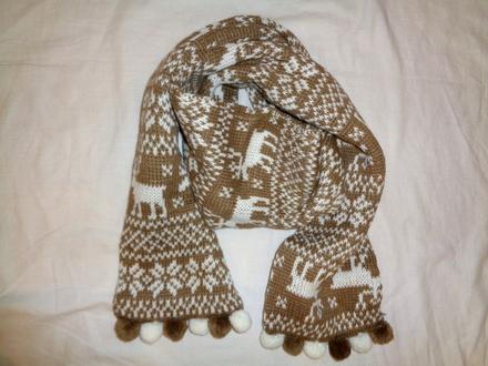 Luxusní hnědobílá šála s bambulkama - alpský vzor, h&m