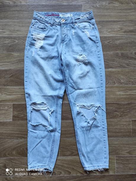 Trhané džíny, s