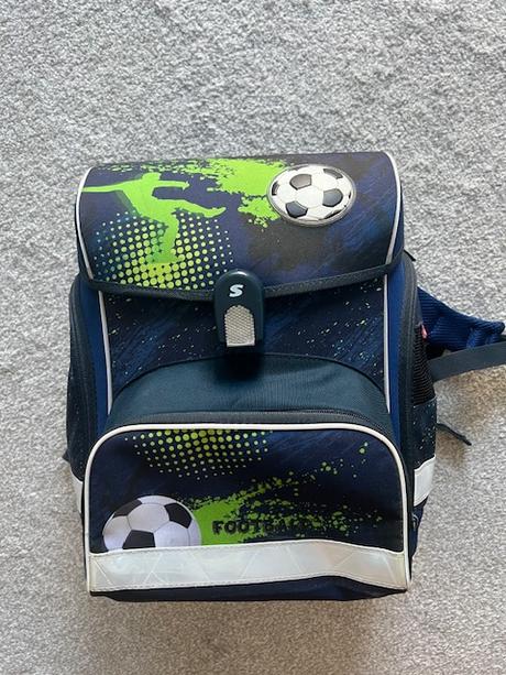 Školní aktovka still s fotbalistou,