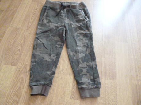 Maskáčové tepláky 3-4, primark,104