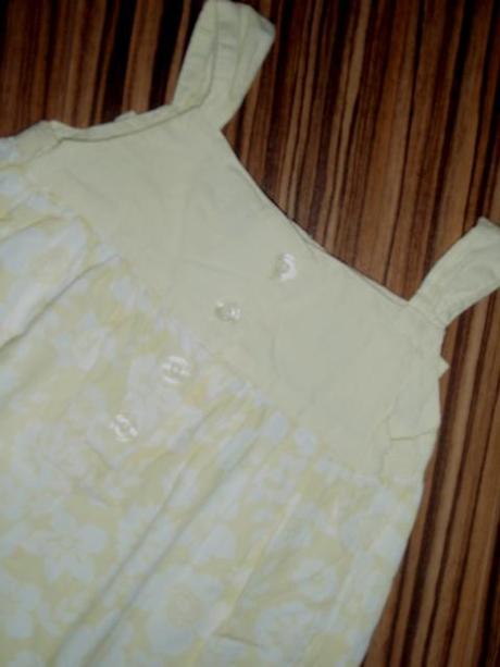 Krásné vzdušné žlutobílé šatečky, cherokee,92