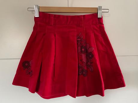 Sametová sukýnka, exe,110