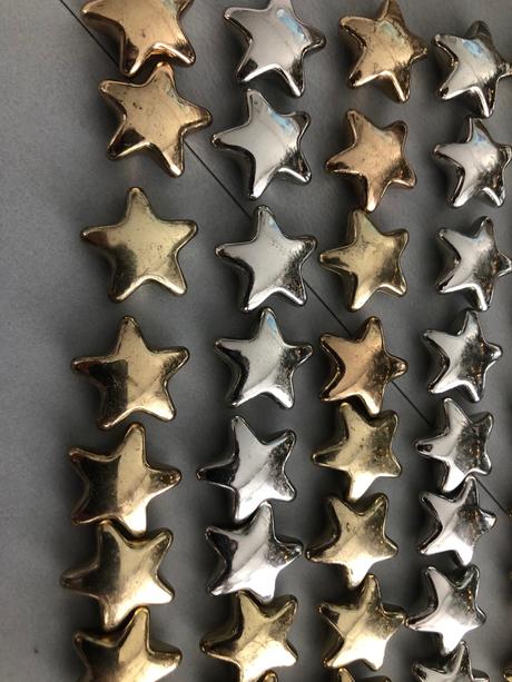 48 ks konfety hvězdy zlatá stříbrná dekorace metal, 