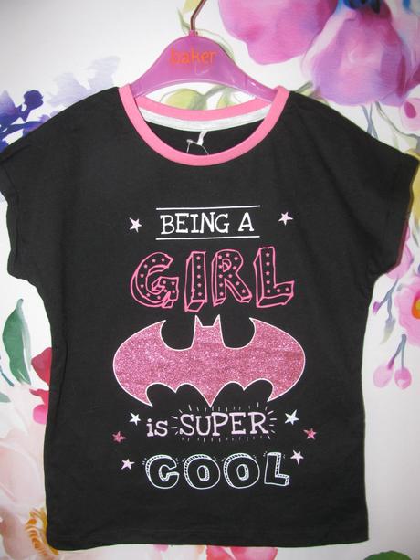 Černé tričko s nápisem being a girl, george,110