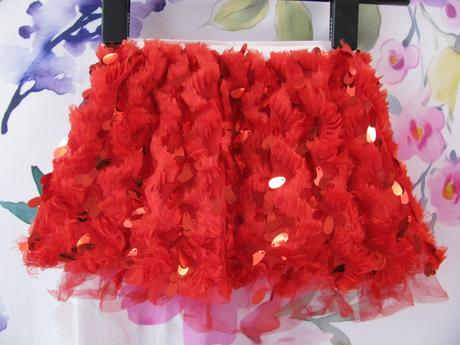 Krásná červená zajímavá sukně, 92