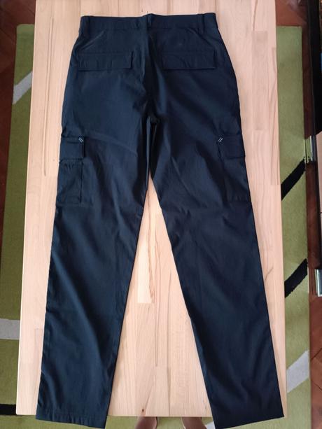 Sportovní kalhoty nenošené, 152