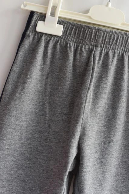 Kraťasy vel. 3 roky, 98