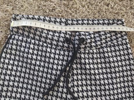 Černobílé pružné legíny, 140