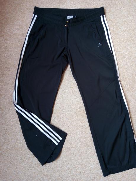 Kalhoty zn."adidas" vel."36/s" jsou větší, adidas