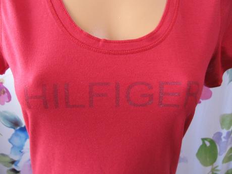 Dámské červené tričko s nápisem na hrudi th, tommy hilfiger,m