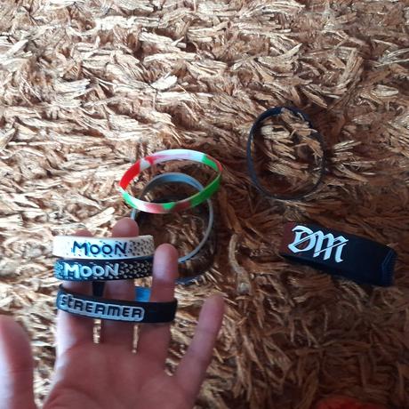 Silikonový náramek na ruku youtuberů,