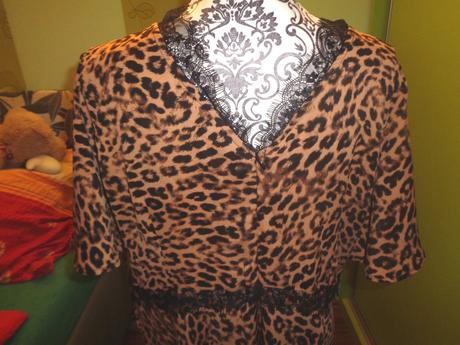 Vzdušné šaty se zvířecím motivem, 48