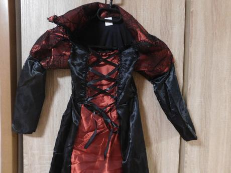 Karnevalový kostým-upíří slečna vel.4/6let, 