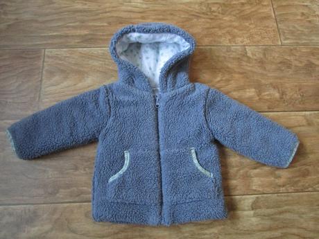 Pěkná modrá teplá heboučká plyšová bundička s kap., 68