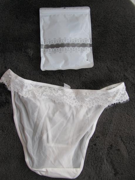 Dámské bílé krajkové kalhotky, l