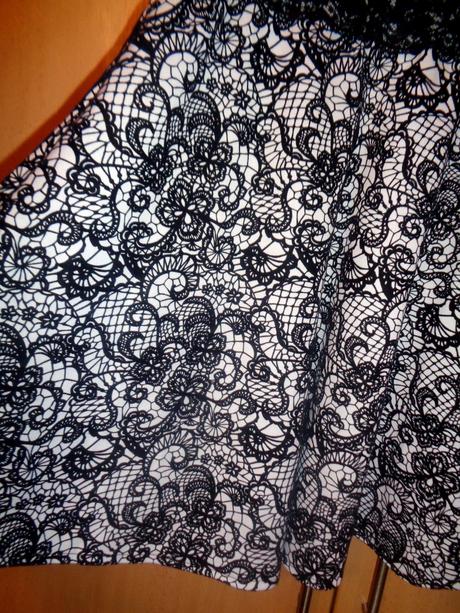 Luxusní černobílé společenské šaty, s