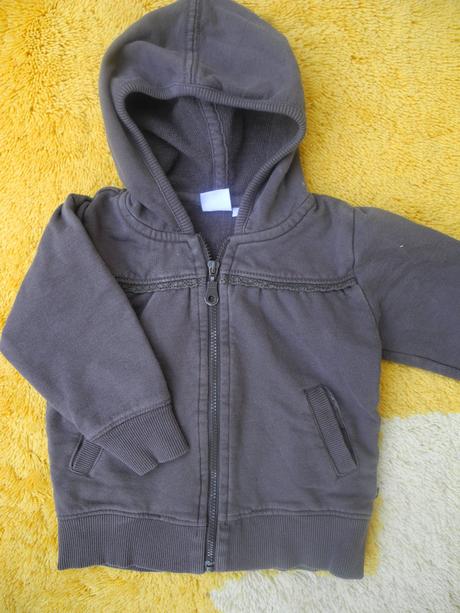 Mikina s kapucí, 74